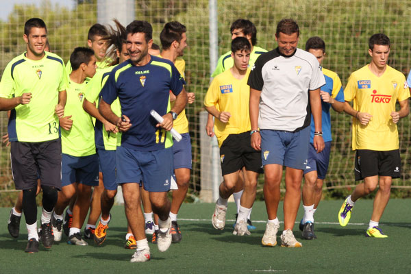 El Cádiz B, en un entrenamiento con Jorge Amar y Juanma Carrillo al frente (Foto: Trekant Media)