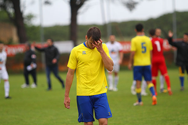 Lamentos de los jugadores del Cádiz B tras perder contra la UD Los Barrios / Trekant Media