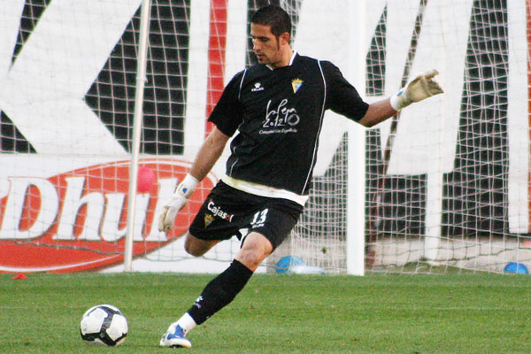 Kiko Casilla, en un equipo de liga con el Cádiz CF en Segunda División / Trekant Media