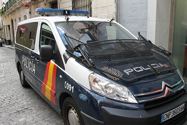 Vehículo UPR de la Policía Nacional / Trekant Media