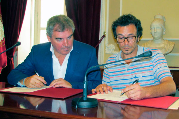 Manuel Vicaíno y José María González, en la firma del convenio entre el Cádiz CF y el Ayuntamiento de Cádiz / Trekant Media