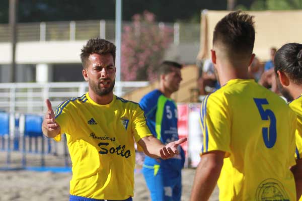 Álex del Amor celebra un gol con el Cádiz CF Sotelo / Trekant Media