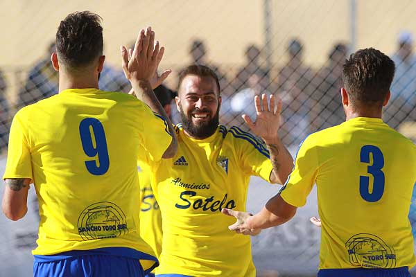 Fran Mejías celebra un gol con el Cádiz CF Sotelo / Trekant Media