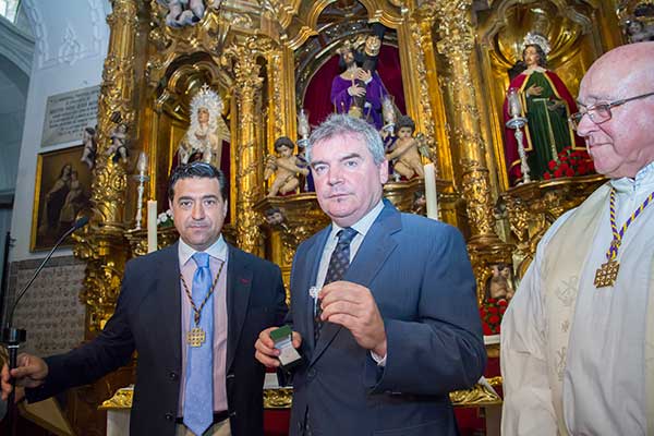 Manuel Vizcaíno recibe la insignia de plata de la Cofradía del Nazareno de Santa María / Trekant Media