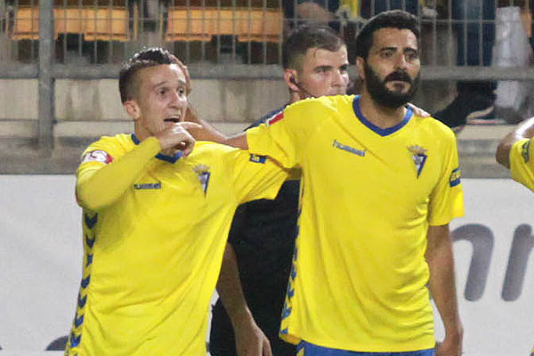 Salvi y Güiza celebran el gol en el Ramón de Carranza / Trekant Media