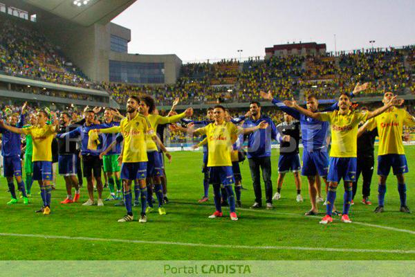 El Cádiz celebrando el playoff