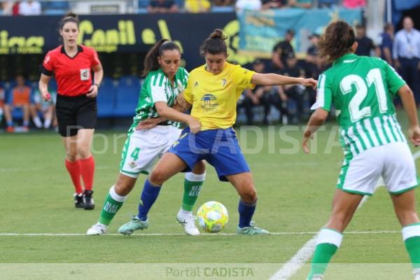 El Cádiz Femenino jugó su primer partido en Carranza / Trekant Media