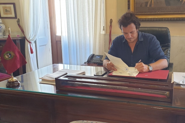 José María González firma el convenio con el Cádiz CF / Ayuntamiento de Cádiz