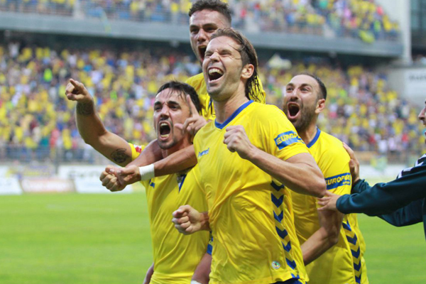El equipo celebra el gol de Carlos Calvo al Hércules. / Trekant Media