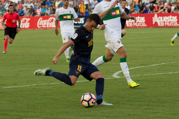 Natalio jugando con la camiseta del UCAM. / Imagen: UCAM Murcia CF