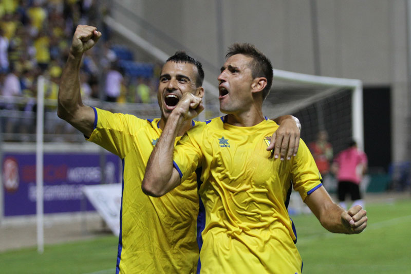 Belencoso celebra su gol junto a Viyuela (Foto: Trekant Media)