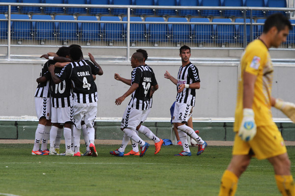 El Nacional de Madeira celebra su primer gol en el Ramón de Carranza (Foto: Trekant Media)