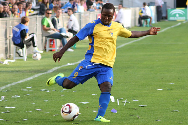 Akinsola vestido del Cádiz CF (Foto: Trekant Media)