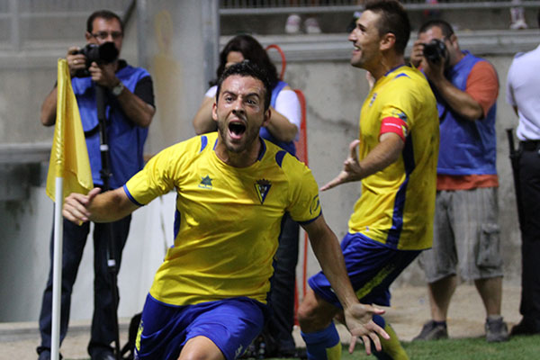 Adrián Gallardo celebra un gol con el Cádiz CF / Trekant Media