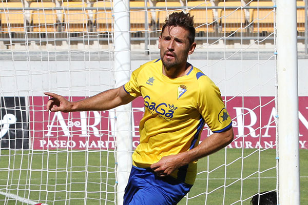 Juan Carlos Belencoso celebrando su último gol con el Cádiz CF / Trekant Media