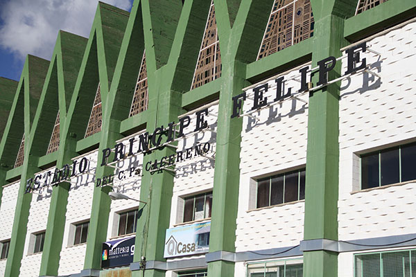 Fachada del estadio Príncipe Felipe / Trekant Media