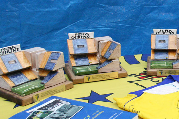 Detalle de los trofeos que entrega la Peña Sección Chirino en sus premios (Foto: Trekant Media)