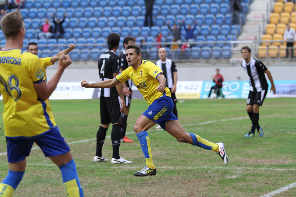 Belencoso celebra su gol ante el Cartagena (Foto: Trekant Media)