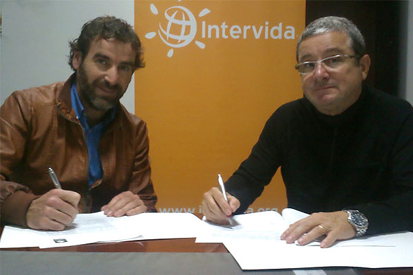 Manuel Calderón con Fernando Rodríguez (Foto: cadizcf.com)