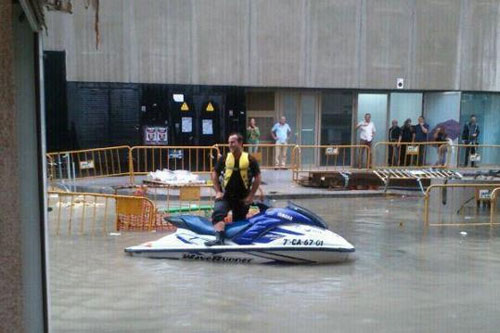 Los alrededores del estadio Ramón de Carranza inundados tras las lluvias (Foto: Facebook - De Tapas por Cádiz)