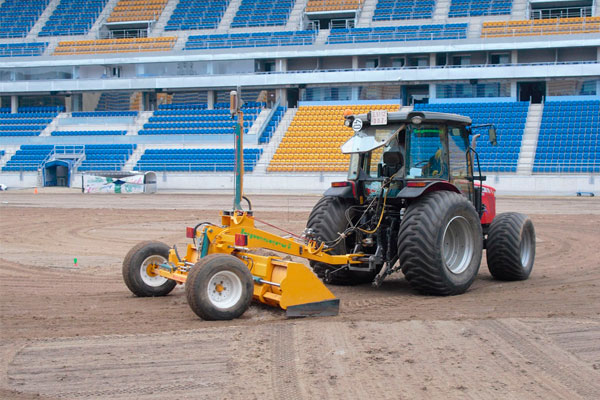 El terreno de juego del Ramón de Carranza quedó nivelado durante el sábado / cadizcf.com