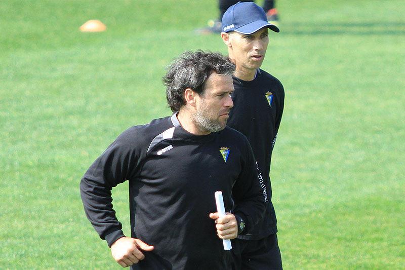 Chico Segundo, como segundo entrenador de Antonio Calderón / Trekant Media