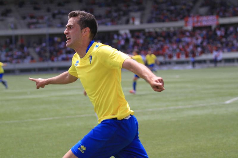 Juan Villar celebra el gol del Cádiz CF en Hospitalet / Trekant Media