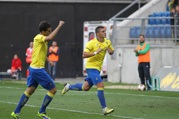 Airam Cabrera celebra un gol ante la Real Balompédica Linense / Trekant Media