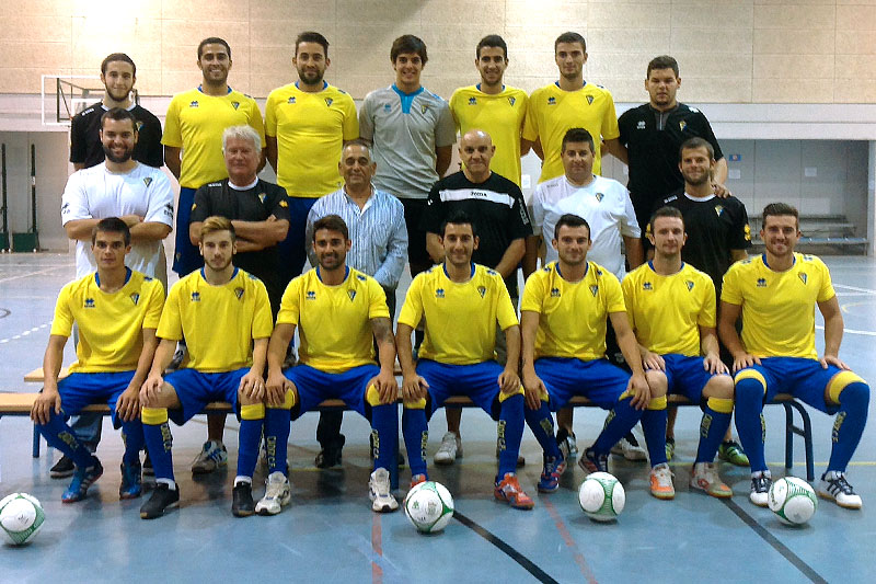 Foto oficial de jugadores, técnicos y directiva del Cádiz CF Virgili