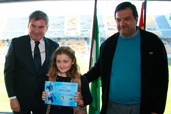 Alba Moriano, una de las ganadoras de primer premio del Concurso de Felicitaciones Navideñas de la FPC / cadizcf.com