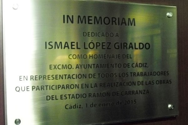 Placa homenaje a Ismael López Giraldo / cadizcf.com