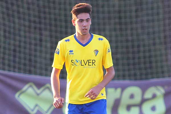 Pepe Castaño, con el primer equipo Cádiz CF en un amistoso / Trekant Media