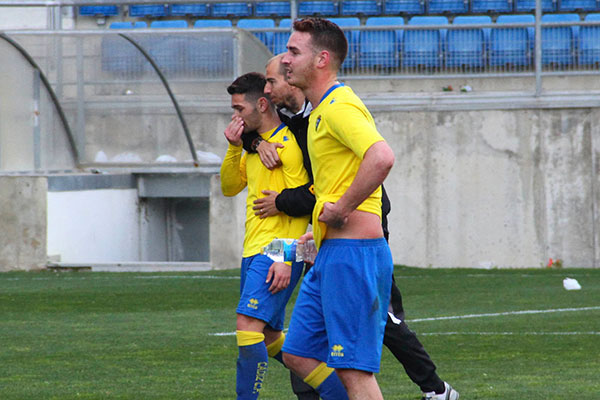 Dos jugadores del Cádiz CF B a la salida del partido contra el San Fernando CD / Trekant Media