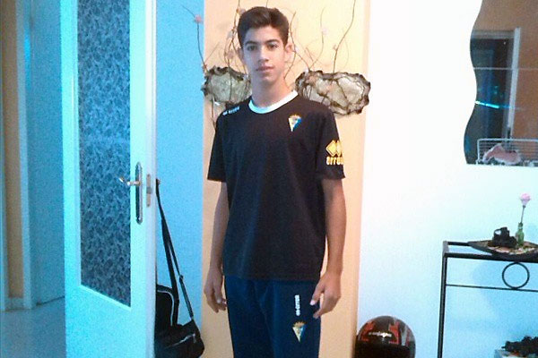 El cadete Daniel Mije, en una foto con la indumentaria de entrenamiento del Cádiz CF / Instagram