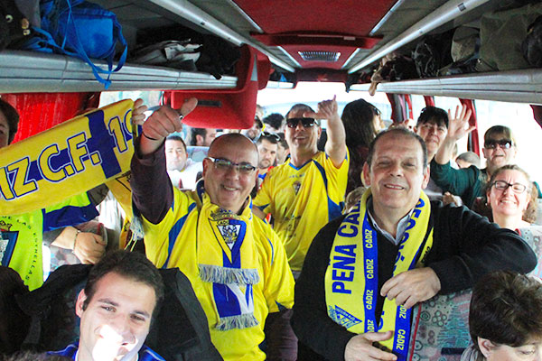 Autobús de aficionados del Cádiz CF / Trekant Media