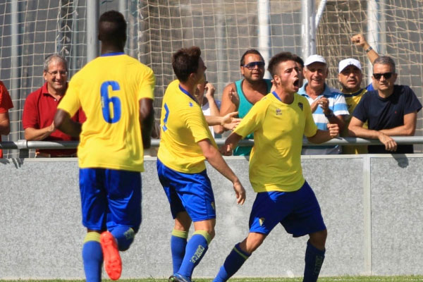 Jose Mari celebrando un gol con el Cádiz B / Trekant Media