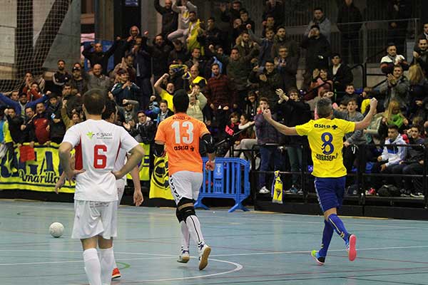 El Cádiz CF Virgili celebra un gol ante la UD Alchoyano / Trekant Media