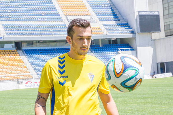 Javi Zafra, en su presentación como futbolista del Cádiz CF / Trekant Media