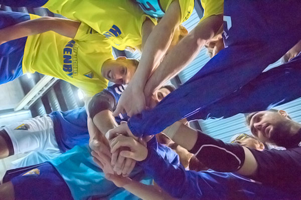 Piña del equipo del Cádiz CF Virgili / Trekant Media