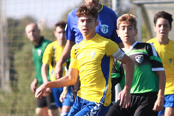 Álvaro Diego, con el Cádiz CF Infantil A la pasada temporada / Trekant Media