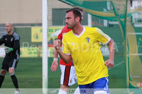 Despotovic celebrando el  gol que anotó en pretemporada al CA Osasuna / Trekant Media