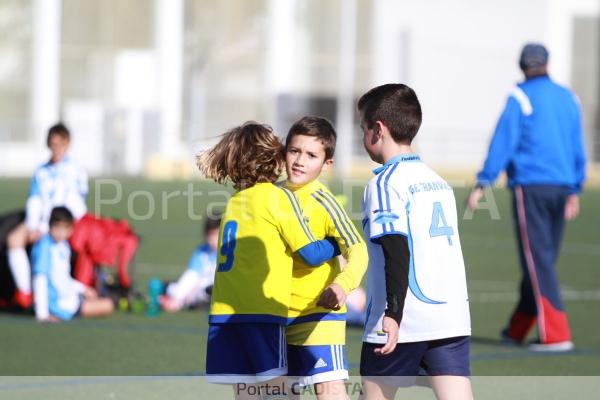 El Cádiz CF Benjamín celebra un gol / Trekant Media