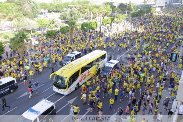 Recibimiento del autobús del Cádiz CF / Trekant Media