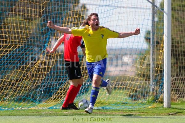 Vallejo celebra uno de sus tres goles