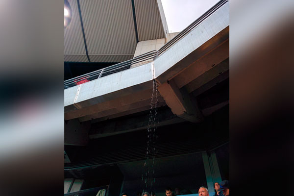 Cascada de agua en el estadio Ramón de Carranza