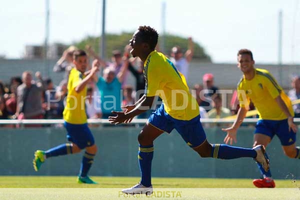 Wise celebra un gol con el Cádiz B / Trekant Media