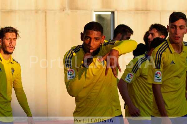 Seth Airam Vega celebra un gol con el Cádiz CF B / Trekant Media
