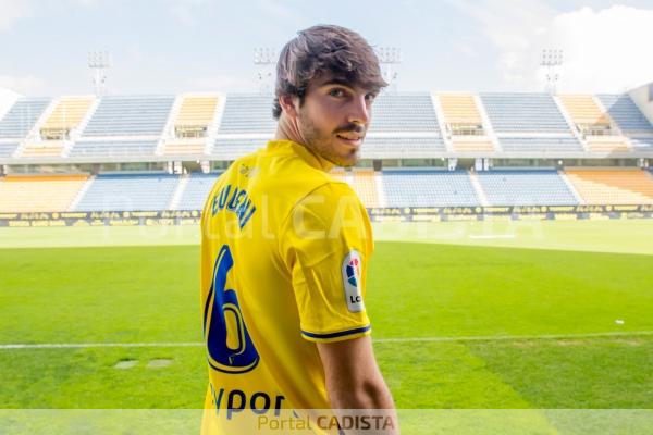 Eugeni, presentado como jugador del Cádiz CF / Trekant Media