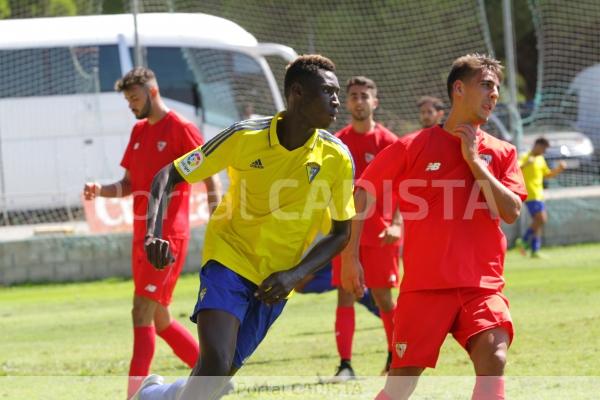 Momo M'Baye con el Cádiz CF B / Trekant Media