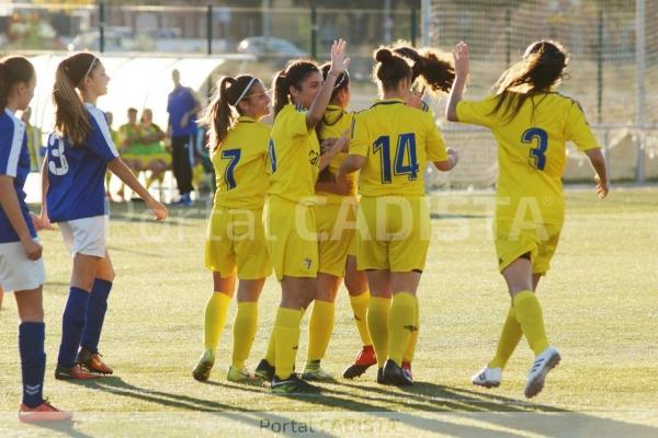 El Cádiz CF Femenino celebra uno de los seis goles en Jerez / Águeda Sánchez - portalcadista.com